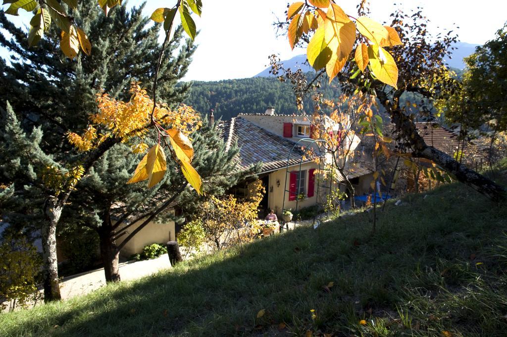 La Grange D'Agnes Bed & Breakfast Montmaur-en-Diois Exterior foto